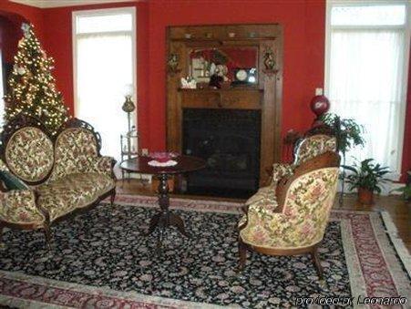 Haynes Bed And Breakfast Greensboro Room photo