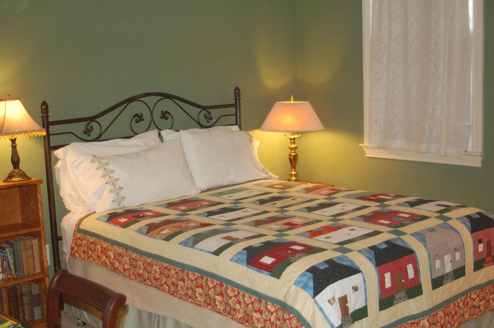 Haynes Bed And Breakfast Greensboro Exterior photo